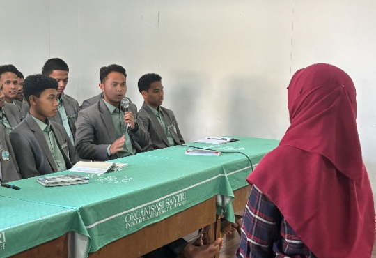 Tim PKM Fikom Unisba Dorong Santri Kenali Potensi Diri Melalui Biblioterapi Reflektif
