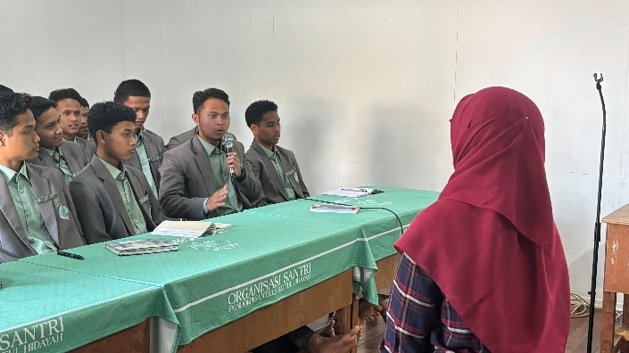 Tim PKM Fikom Unisba Dorong Santri Kenali Potensi Diri Melalui Biblioterapi Reflektif