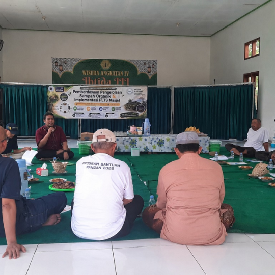 LPPM Unisba Dorong Pengelolaan Sampah Organik dan Pemanfaatan PLTS melalui PKM di Desa Buahdua Sumedang