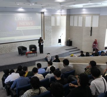 Fikom Unisba Hadirkan Diplomat Senior Kemenlu RI, Kupas Peran Komunikasi Global di Era Digital