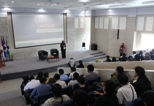Fikom Unisba Hadirkan Diplomat Senior Kemenlu RI, Kupas Peran Komunikasi Global di Era Digital