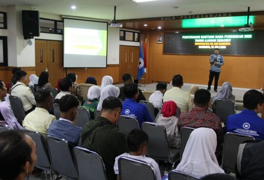 3iKB Unisba Salurkan Bantuan Dana Pendidikan kepada 111 Putra-Putri Tenaga Kependidikan