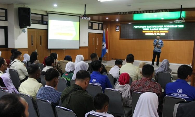 3iKB Unisba Salurkan Bantuan Dana Pendidikan kepada 111 Putra-Putri Tenaga Kependidikan