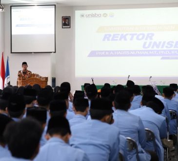 Rektor Unisba: Gelar Sarjana Bukan Tujuan Utama, Lulusan Harus Berakhlak, Berintegritas, dan Siap Mengabdi