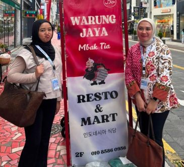 Prodi Manajemen Unisba Dampingi Warung Indonesia melalui PKM Internasional di Busan