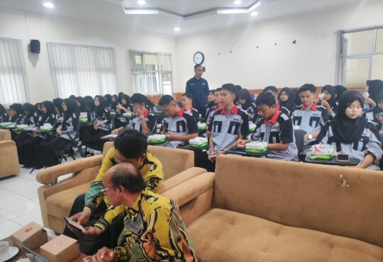 Fikom Unisba Tingkatkan Kesiapan Kerja Siswa DKV SMK YPC Tasikmalaya lewat Pelatihan Pitching