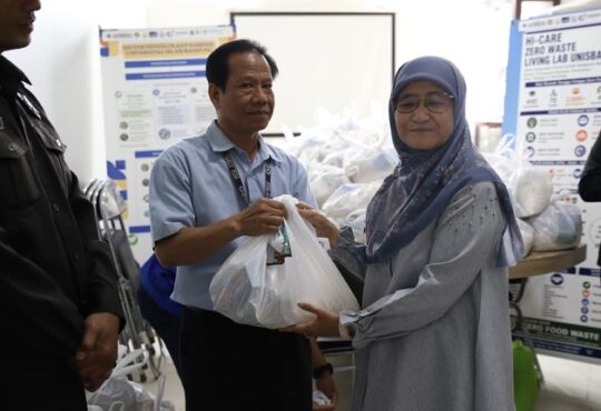 Gebyar Zero Waste Unisba Berbuah Aksi Sosial, 275 Paket Sembako Diberikan kepada CS dan Satpam