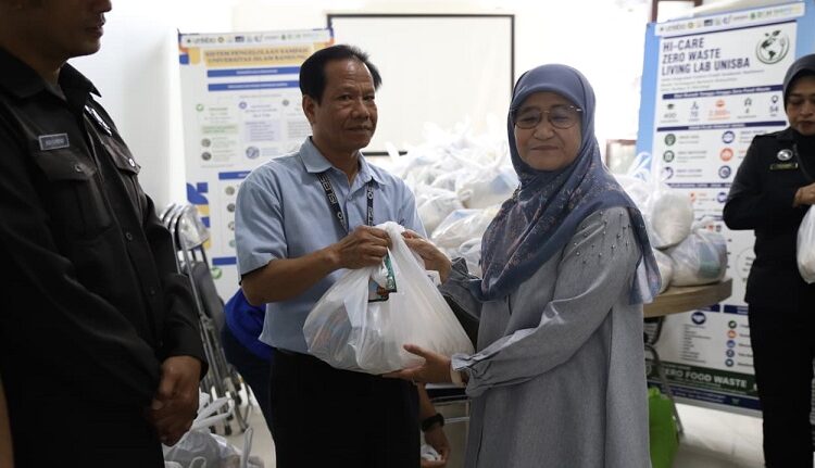 Gebyar Zero Waste Unisba Berbuah Aksi Sosial, 275 Paket Sembako Diberikan kepada CS dan Satpam