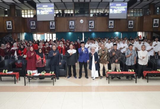 Unisba Perkuat Kompetensi Tenaga Kependidikan dan Lepas Tujuh Tendik Purnabakti